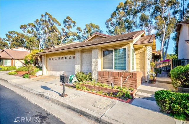 Detail Gallery Image 2 of 33 For 2518 Greenwich Dr, Fullerton,  CA 92833 - 3 Beds | 2 Baths