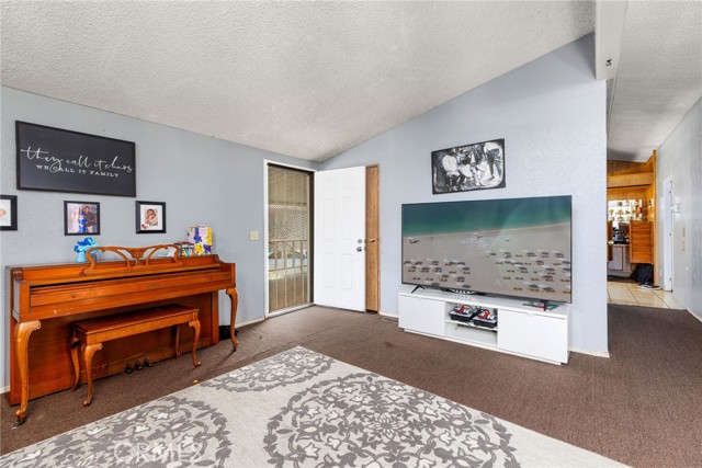 Detail Gallery Image 9 of 43 For 307 S Smith Ave #34,  Corona,  CA 92882 - 4 Beds | 2 Baths