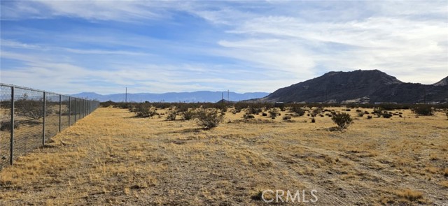 Detail Gallery Image 2 of 13 For 18066 Barstow Rd, Lucerne Valley,  CA 92356 - – Beds | – Baths