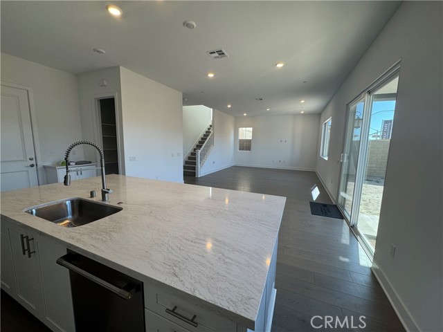 Detail Gallery Image 7 of 28 For 114 Pansy, Irvine,  CA 92618 - 5 Beds | 5 Baths