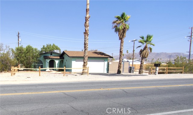 6367 Split Rock Avenue, 29 Palms CA: https://media.crmls.org/medias/491e4888-d7c0-4c21-832d-97214617c96c.jpg