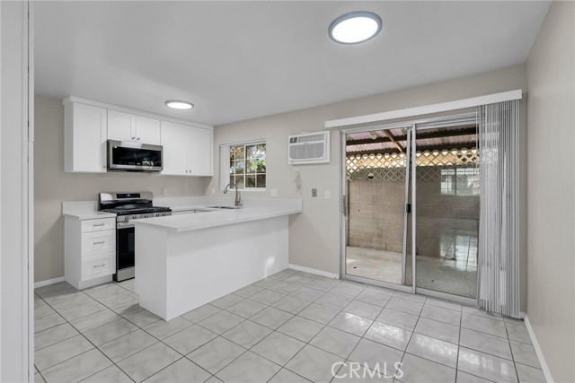 Detail Gallery Image 7 of 27 For 1302 W Lido Pl #2,  Anaheim,  CA 92801 - 2 Beds | 1 Baths