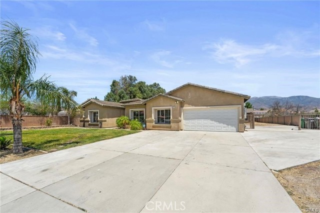1037 Charles Street, Banning CA: https://media.crmls.org/medias/491f8bfe-42cc-4419-ac8f-1ad20ae000b2.jpg