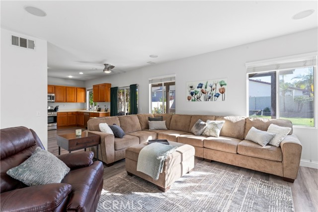 Detail Gallery Image 13 of 46 For 1456 Roadrunner, Corona,  CA 92881 - 3 Beds | 2/1 Baths