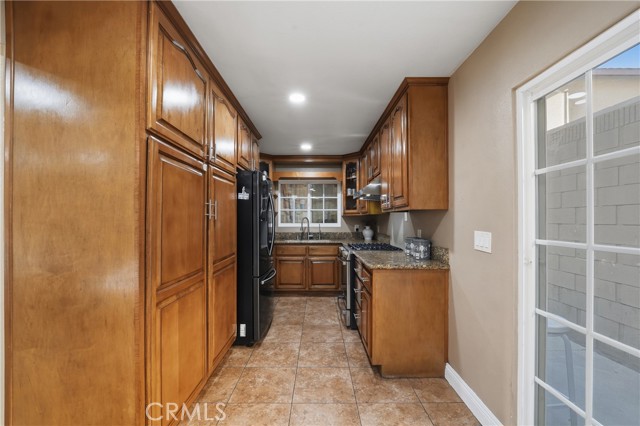 Detail Gallery Image 12 of 41 For 4505 Santa Ana #C,  Cudahy,  CA 90201 - 3 Beds | 3 Baths