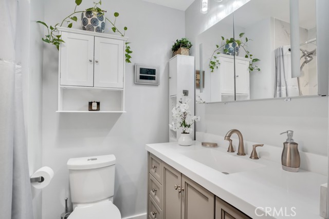 Detail Gallery Image 12 of 26 For 13678 Marchant Ave, Sylmar,  CA 91342 - 3 Beds | 2 Baths
