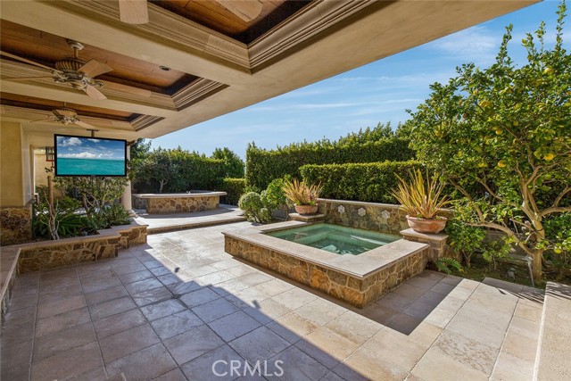 Detail Gallery Image 15 of 46 For 517 Emerald Bay, Laguna Beach,  CA 92651 - 4 Beds | 4 Baths