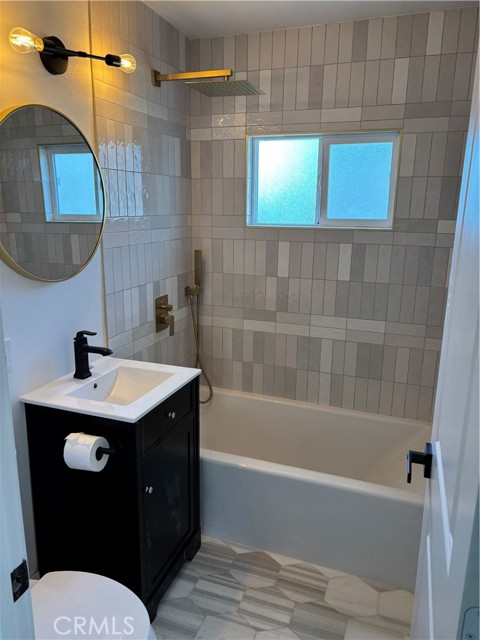 Image 10 of 16 For 2422 Santa Ana Avenue