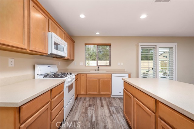 Detail Gallery Image 7 of 22 For 43030 Elena St, Lancaster,  CA 93536 - 3 Beds | 2 Baths