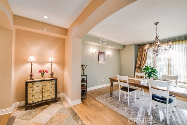 Detail Gallery Image 10 of 67 For 5230 Quakertown Ave, Woodland Hills,  CA 91364 - 5 Beds | 5 Baths