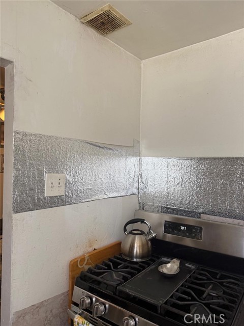 Detail Gallery Image 14 of 22 For 917 E 42nd St, Los Angeles,  CA 90011 - – Beds | – Baths