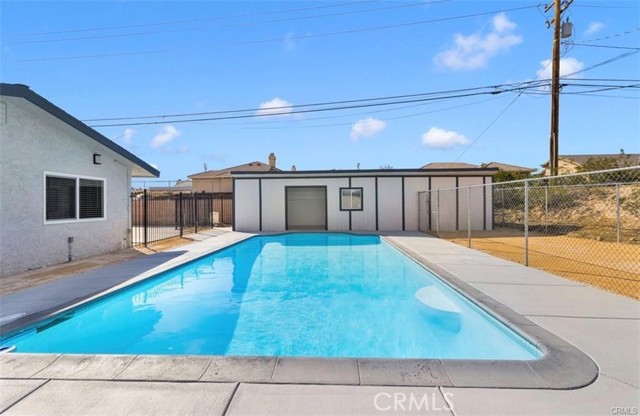 Detail Gallery Image 4 of 31 For 351 Armory, Barstow,  CA 92311 - 4 Beds | 3 Baths