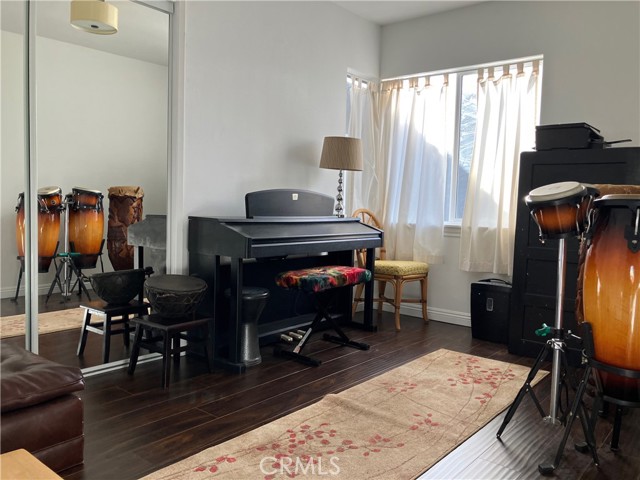 6914 Andasol Avenue, Lake Balboa CA: https://media.crmls.org/medias/4924ba36-97e6-4677-8ccf-1d96d8cc88c5.jpg