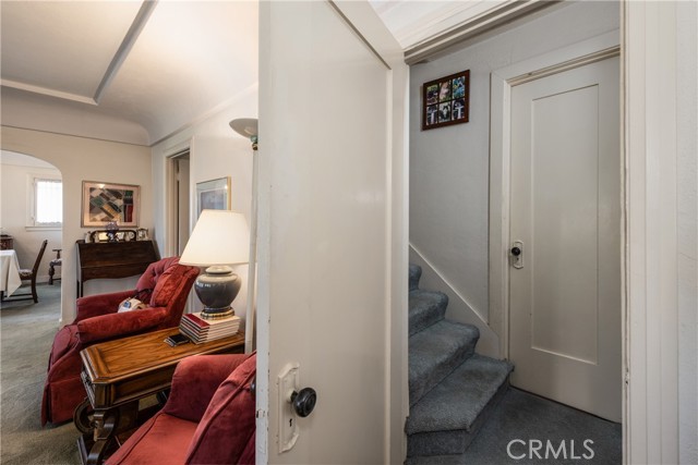 11460 Terracina Blvd, Redlands CA: https://media.crmls.org/medias/4924c538-6388-477a-99b9-49adcd14d19f.jpg