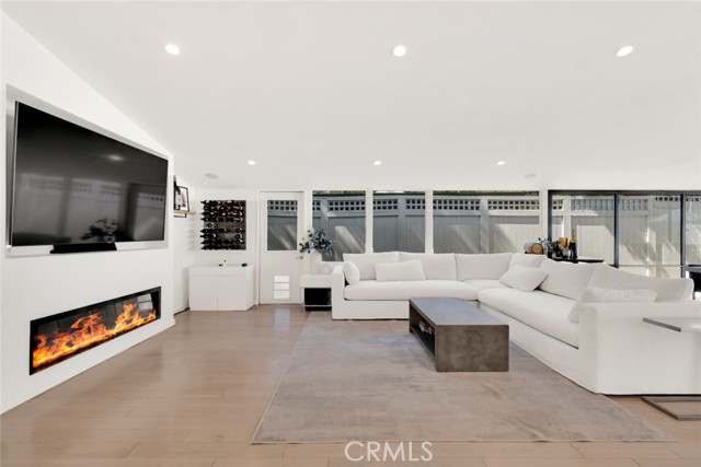 2712 N Beverly Glen Boulevard, Los Angeles CA: https://media.crmls.org/medias/4924ebf8-e916-4bbc-a15c-c9471f386477.jpg