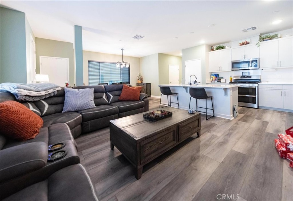 https://media.crmls.org/medias/4925857d-9ff2-42ce-8985-13e500405d24.jpg?preset=X-Large