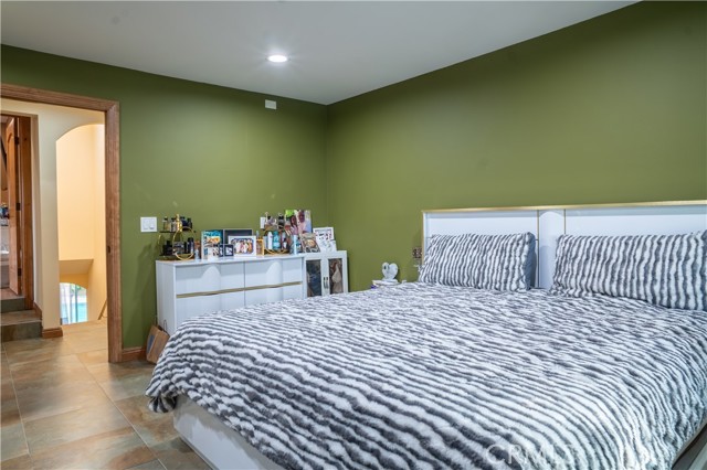 Detail Gallery Image 25 of 38 For 6930 Balcom, Reseda,  CA 91335 - 7 Beds | 6 Baths