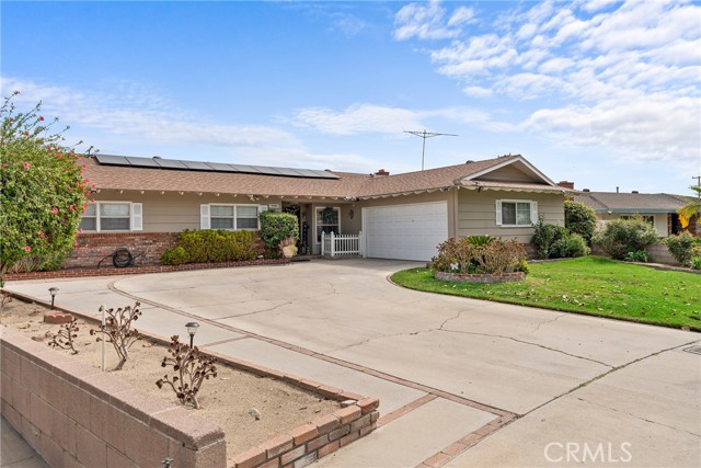 Detail Gallery Image 2 of 30 For 9081 Tangelo Ave, Fontana,  CA 92335 - 3 Beds | 2 Baths