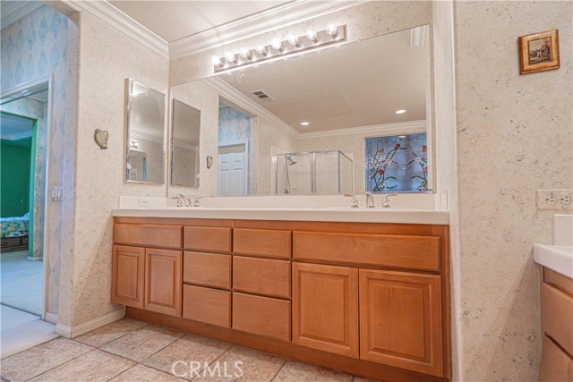 Detail Gallery Image 22 of 45 For 22440 Skylake Pl, Saugus,  CA 91390 - 5 Beds | 3/1 Baths