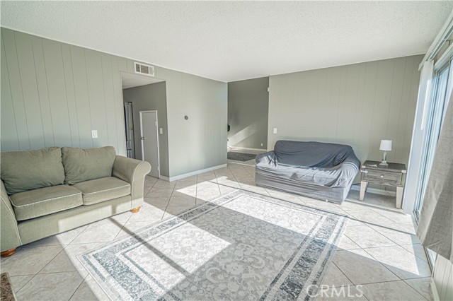 Detail Gallery Image 10 of 48 For 28076 Wildwind Dr, Canyon Country,  CA 91351 - 4 Beds | 3 Baths