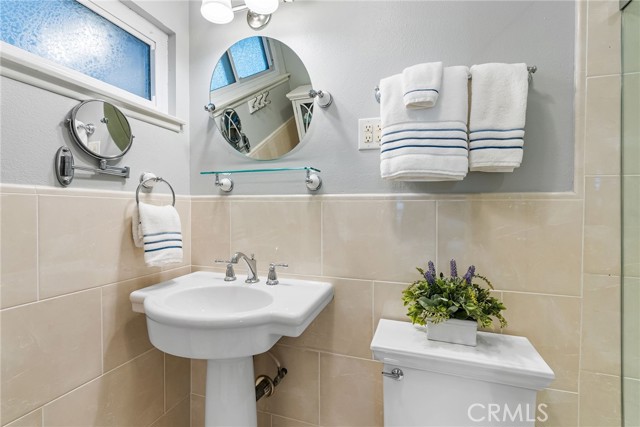 10041 Margo Lane, Westminster CA: https://media.crmls.org/medias/4926dad0-5f31-4162-aeae-0eaae1403a8b.jpg