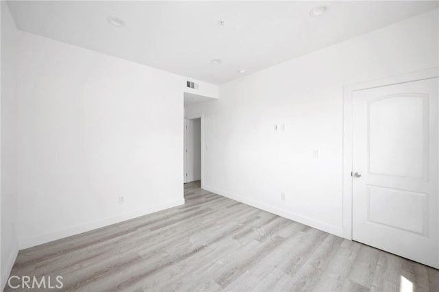 532 W Vernon Avenue, Los Angeles CA: https://media.crmls.org/medias/49278ad1-5756-48e0-9eac-7e8265d8a558.jpg