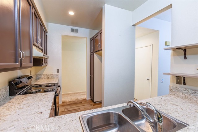 Detail Gallery Image 9 of 33 For 5744 E Creekside Ave #60,  Orange,  CA 92869 - 2 Beds | 1 Baths