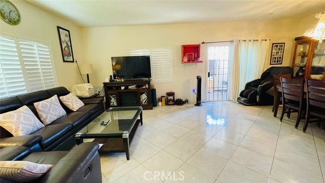 Detail Gallery Image 5 of 33 For 15721 Cobalt St #105,  Sylmar,  CA 91342 - 4 Beds | 2/1 Baths