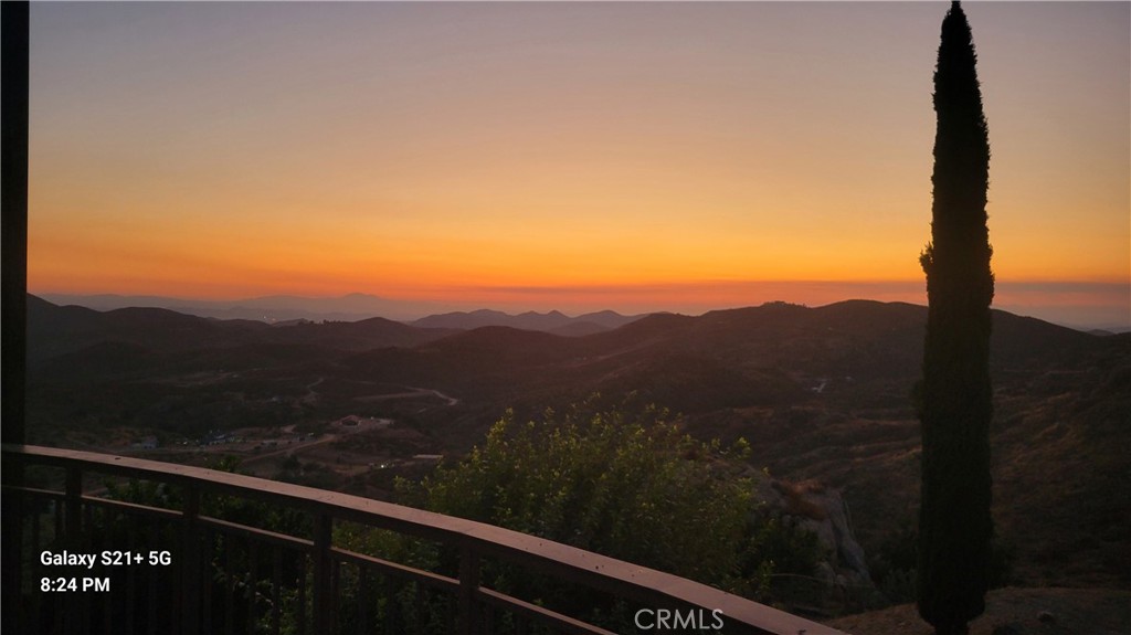 https://media.crmls.org/medias/49295ba0-d716-4ca5-a9eb-7659c0e7868d.jpg?preset=X-Large