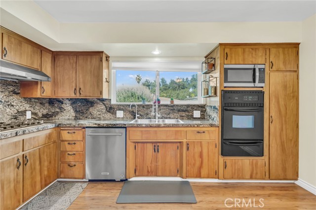 Detail Gallery Image 7 of 17 For 12995 Leith Way, Yucaipa,  CA 92399 - 4 Beds | 3 Baths