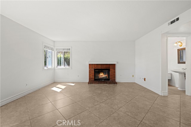 Detail Gallery Image 16 of 44 For 28772 Meadowgrass Dr, Castaic,  CA 91384 - 3 Beds | 2/1 Baths