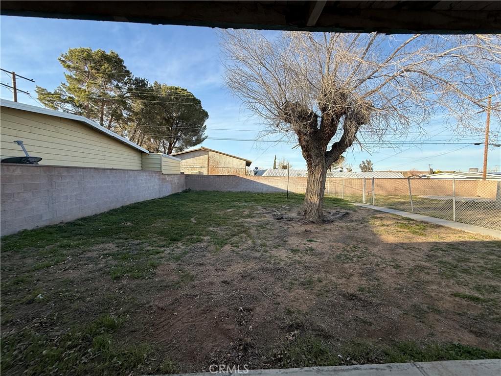 https://media.crmls.org/medias/492ace34-d329-4777-af39-f94d1ce9d5ab.jpg?preset=X-Large