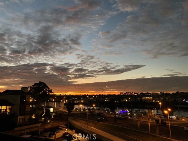 5327 Marina Pacifica N Drive, Long Beach CA: https://media.crmls.org/medias/492c4fa9-5bf7-4857-b4ce-522d1981e559.jpg