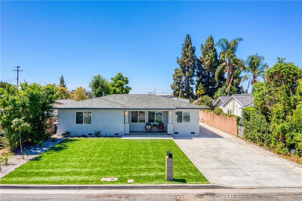 722 W Cully Drive