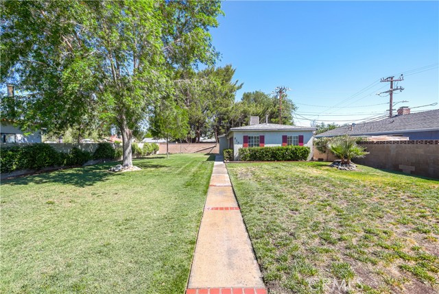 Detail Gallery Image 4 of 23 For 913 W Oldfield St, Lancaster,  CA 93534 - 2 Beds | 1 Baths