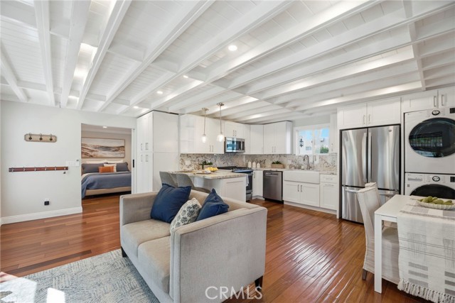 Detail Gallery Image 48 of 63 For 1001 2nd, Hermosa Beach,  CA 90254 - 5 Beds | 3/1 Baths