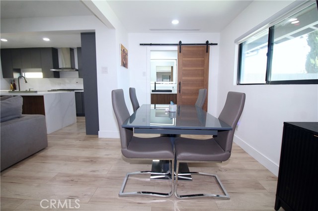 6949 Wilbur Avenue, Reseda CA: https://media.crmls.org/medias/492e60c3-b5c9-4f10-92d4-f48168763de1.jpg