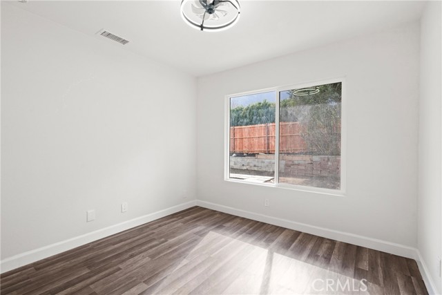 Image 19 of 33 For 17624 Mackay Avenue