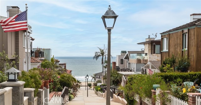 220 20th Street, Manhattan Beach CA: https://media.crmls.org/medias/492f15e4-524c-4332-8fd2-686cd9c1ae48.jpg