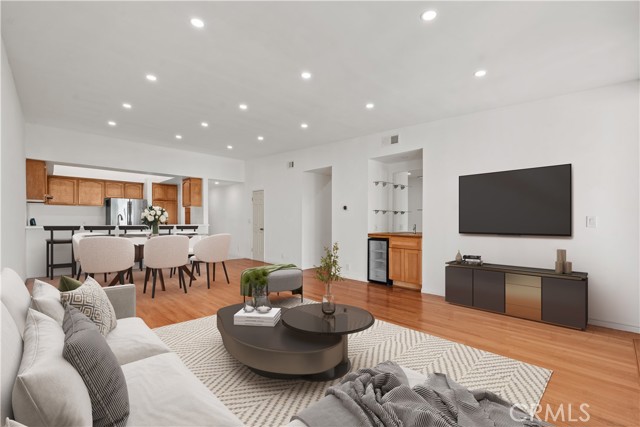 Detail Gallery Image 16 of 35 For 1559 Winona #D3,  Los Angeles,  CA 90027 - 2 Beds | 2 Baths