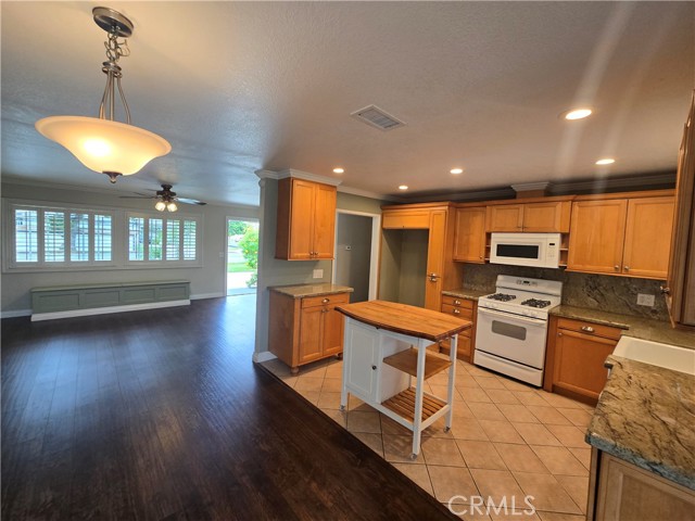 Detail Gallery Image 8 of 33 For 6792 Sylvia Dr, Huntington Beach,  CA 92647 - 4 Beds | 2 Baths
