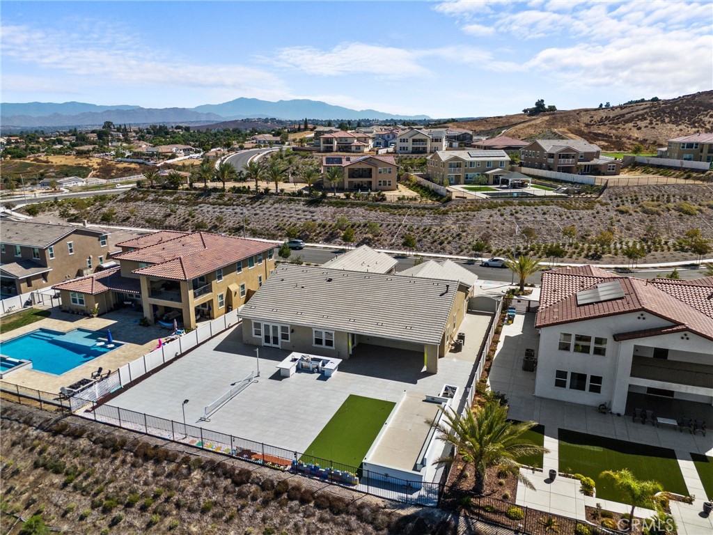 https://media.crmls.org/medias/492fc6d8-7223-4589-abc8-47080d73ec06.jpg?preset=X-Large