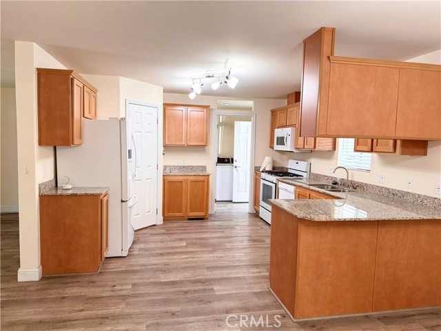 Detail Gallery Image 5 of 40 For 21100 203 S State St #203,  San Jacinto,  CA 92583 - 3 Beds | 2 Baths