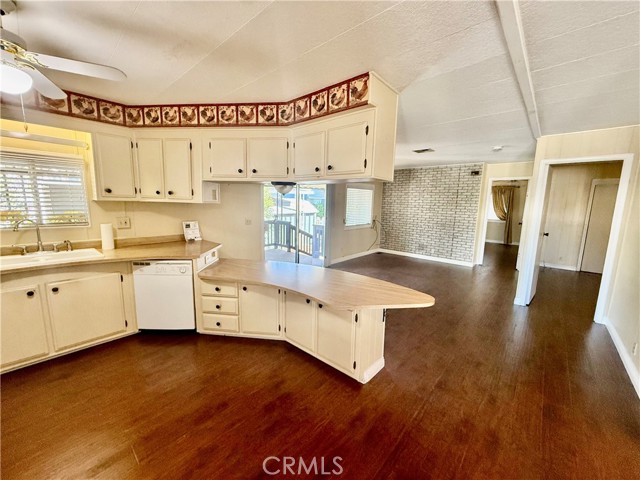 27601 Sun City Boulevard, Menifee CA: https://media.crmls.org/medias/493154ee-ac06-408f-a85f-b05751fbcf54.jpg