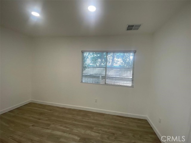 Detail Gallery Image 14 of 17 For 4914 Hesperia, Encino,  CA 91316 - 2 Beds | 2 Baths