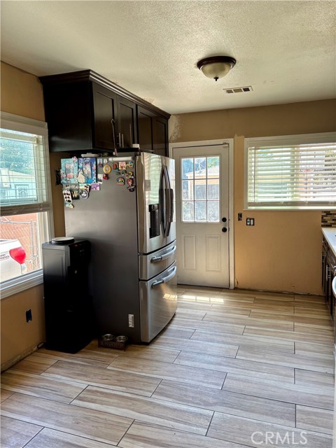 372 E Janice Street, Long Beach CA: https://media.crmls.org/medias/4931fce2-fc31-412b-9a13-5823524370bf.jpg