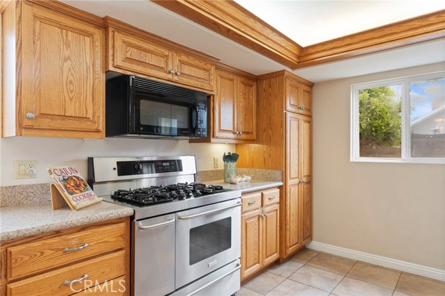 3340 Hillrose Dr, Rossmoor CA: https://media.crmls.org/medias/4932900d-ce3e-48ea-a0fc-b3e2282e4697.jpg