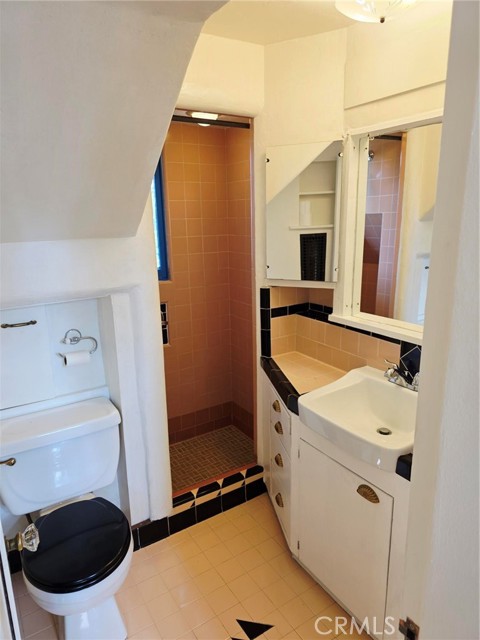 1403 Avon Park, Los Angeles CA: https://media.crmls.org/medias/493290b5-4e89-40ca-9927-462ebecc2924.jpg