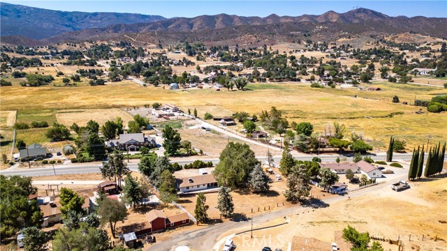 8627 Elizabeth Lake Road, Leona Valley CA: https://media.crmls.org/medias/4932e9d3-f0b9-447b-94f6-8ccf93882c8e.jpg