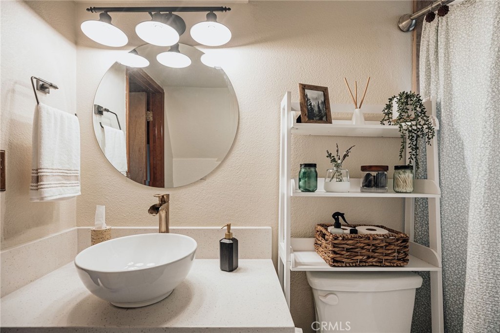 https://media.crmls.org/medias/493440e1-45a8-4d0e-b24f-678d402307da.jpg?preset=X-Large